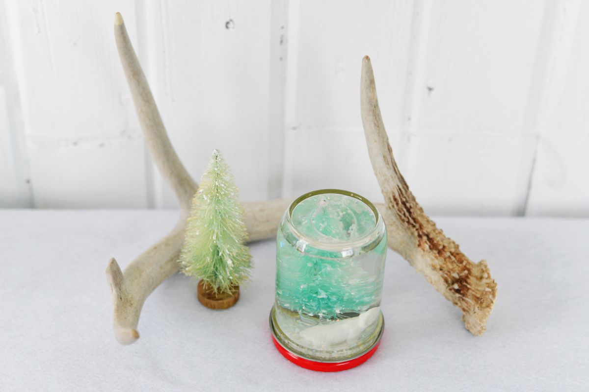 DIY snow globe finished mason jar1