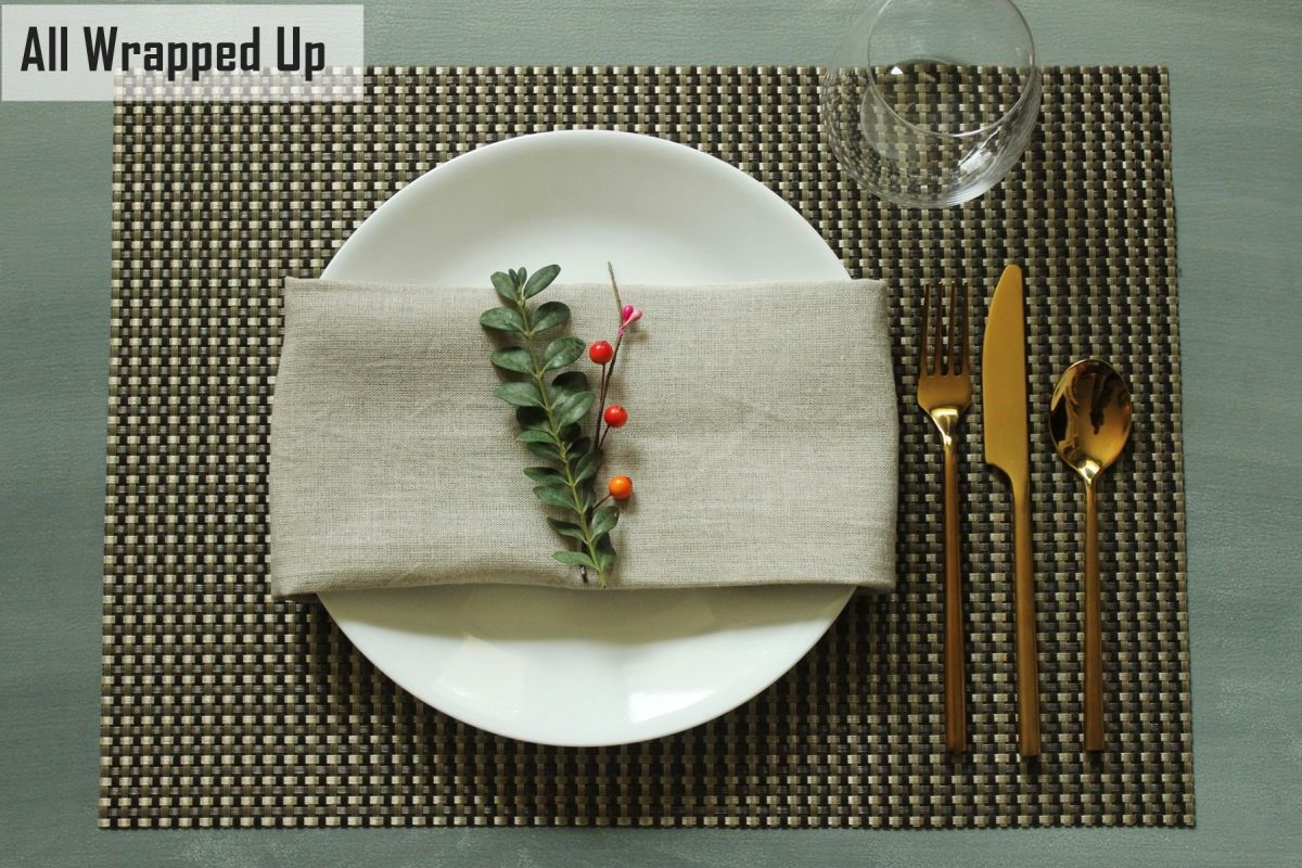 Modern Christmas Table Setting