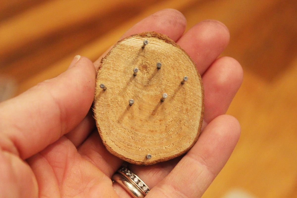 DIY string art ornaments on your Christmas tree